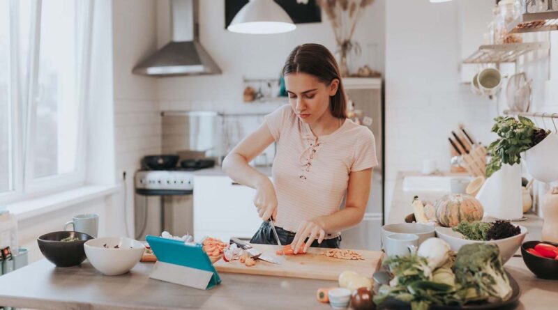 woman cutting vegetables